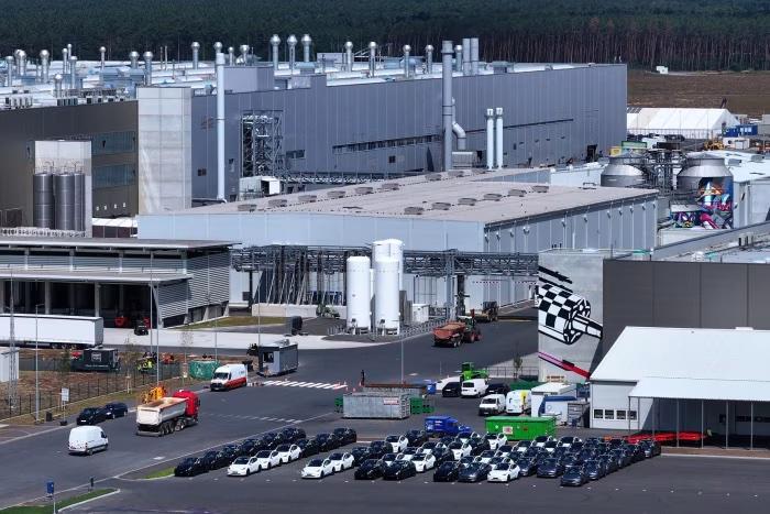 Cuộc chiến tương lai của ngành sản xuất ô tô: Toyota đối đầu với Tesla - Ảnh 3