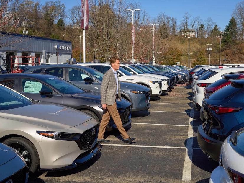 Nhu cầu suy giảm, các nhà sản xuất toàn cầu giảm chi tiêu cho xe điện - Ảnh 2