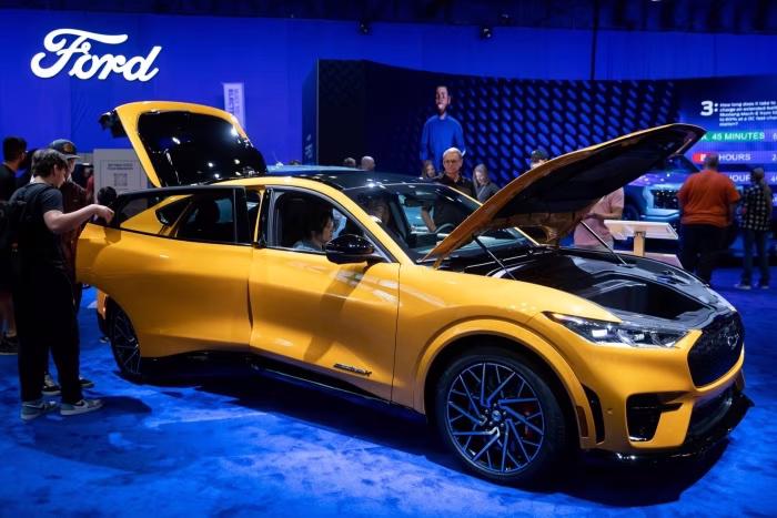 Các nhà sản xuất ô tô tăng cường giảm giá xe điện ngăn sự suy giảm nhu cầu toàn cầu - Ảnh 2