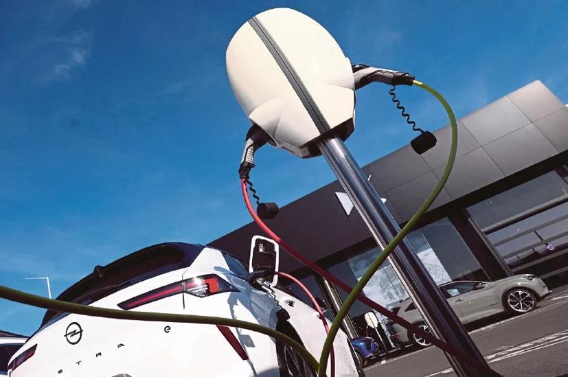 “Giấc mơ” xe điện của EU bị t&#225;c động bởi t&#236;nh trạng tắc nghẽn sạc xe điện - Ảnh 2