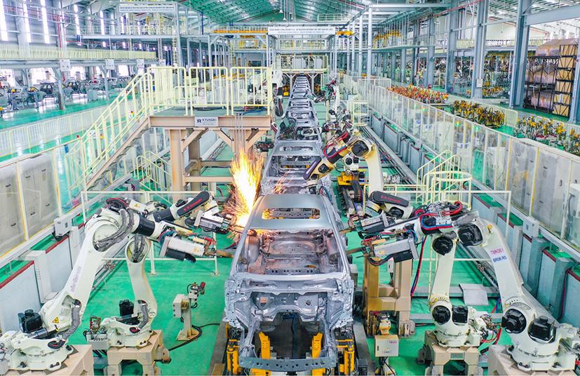 Chính phủ đặt mục tiêu tổng sản lượng xe sản xuất, lắp ráp trong nước đạt 466.400 chiếc, chiếm ~70% nhu cầu nội địa vào năm 2025. Ảnh: THACO AUTO.