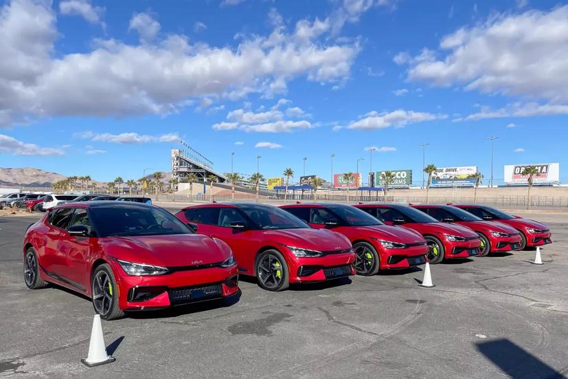 Doanh số ô tô toàn cầu sẽ đạt 88,3 triệu chiếc vào năm 2024 - Ảnh 1