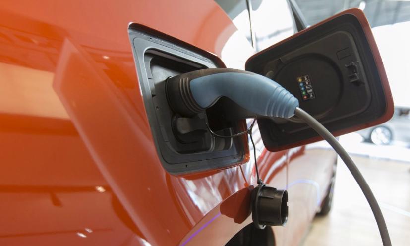 Nhật Bản giảm thuế trong 10 năm để thúc đẩy sản xuất xe điện, chip bán dẫn - Ảnh 2