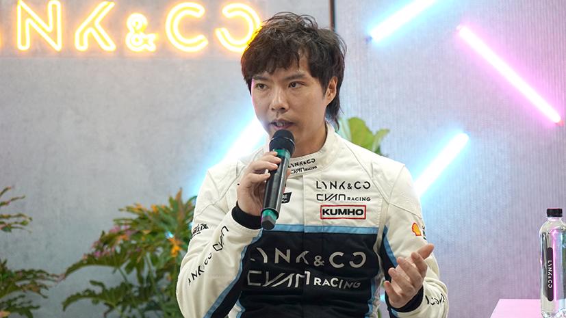 Tay đua F1 đầu tiên tại Trung Quốc, Ma Qinghua chia sẻ kinh nghiệm tại sự kiện trải nghiệm xe Lynk & Co ngày 20/1. Ảnh: Lê Vũ