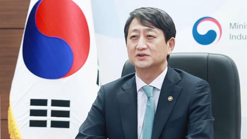 Bộ trưởng Công nghiệp Hàn Quốc Ahn Duk-geun.