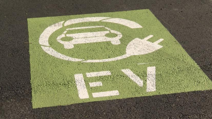 Thiếu hụt thuế do xe điện tăng trưởng n&#243;ng, nhiều quốc gia buộc phải &#225;p c&#225;c loại thuế mới - Ảnh 1