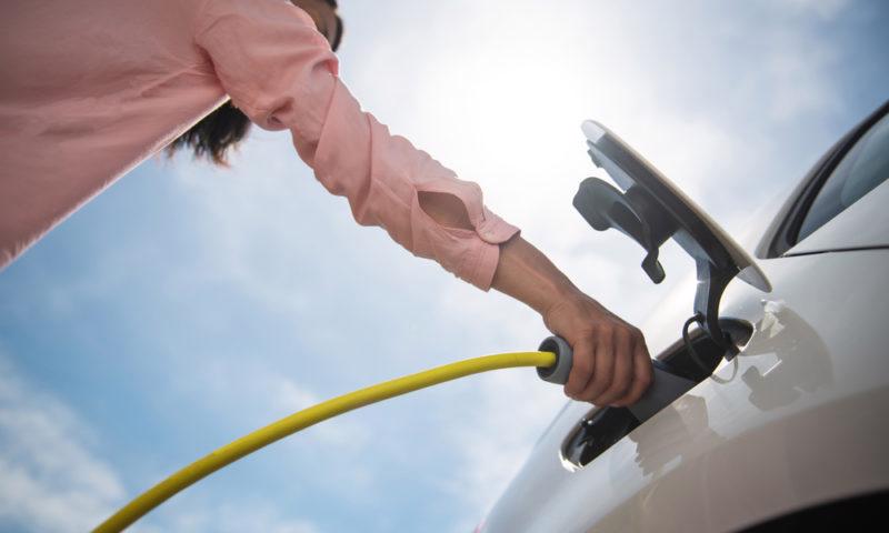 Xe động cơ đốt trong sẽ kh&#244;ng bị thay thế bởi xe điện? - Ảnh 2