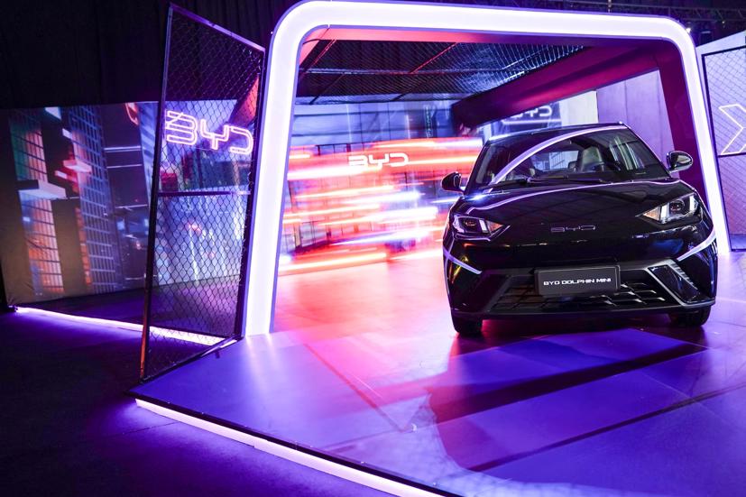 Chiến tranh thương mại Mỹ-Trung đe dọa kế hoạch xe xanh của Tổng thống Biden - Ảnh 1