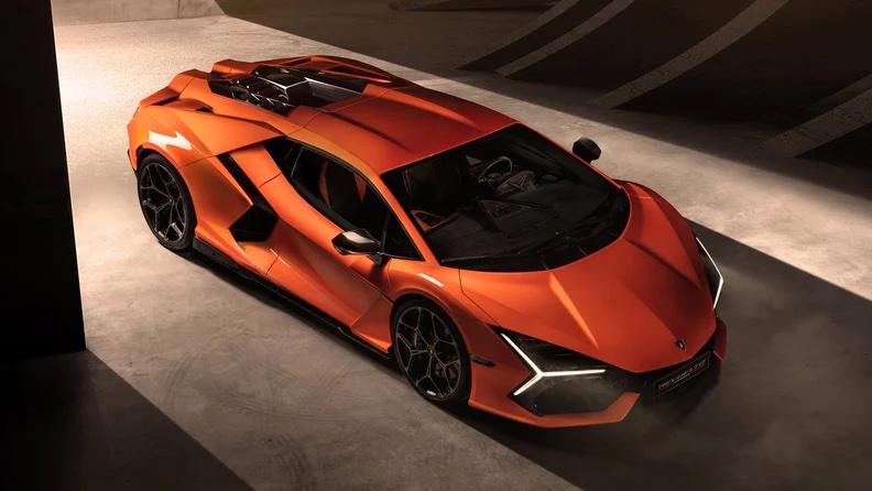Lamborghini Revuelto có công suất đầu ra cao nhất – 126 mã lực/lít – so với bất kỳ động cơ V-12 nào mà hãng sản xuất ô tô này từng chế tạo.