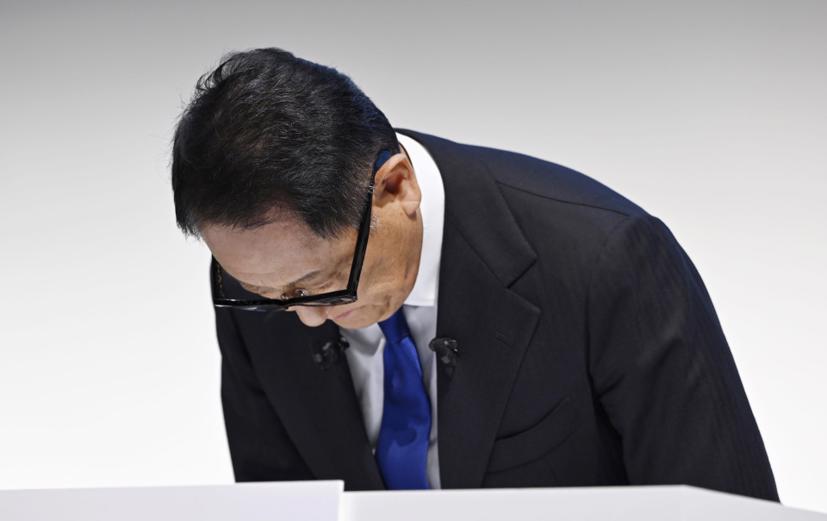 Chủ tịch Toyoda lại một lần nữa phải cúi đầu xin lỗi sau bê bối Daihatsu cách đây chưa lâu.