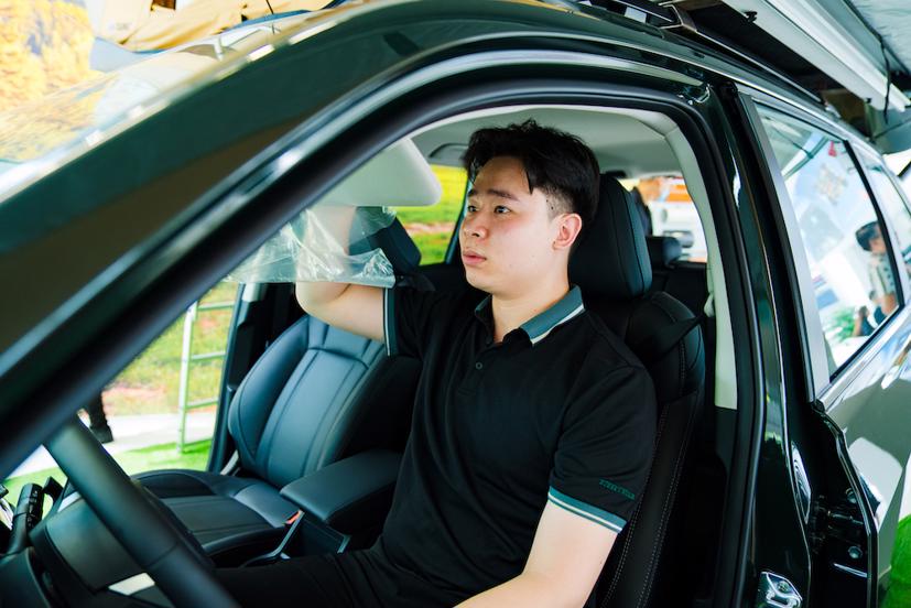 Người tiêu dùng vẫn đắn đo giữa nhiều lựa chọn.