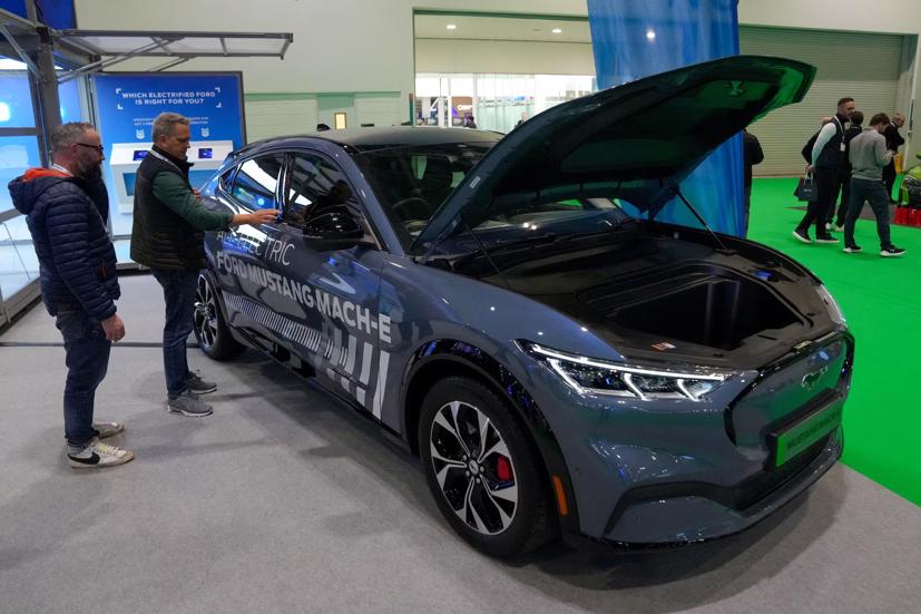 Công ty cũng thông tin họ đã "điều chỉnh lại" nguồn cung cấp pin để đủ điều kiện hưởng tín dụng thuế theo Đạo luật giảm lạm phát dành cho cả người tiêu dùng và nhà sản xuất tại Mỹ.