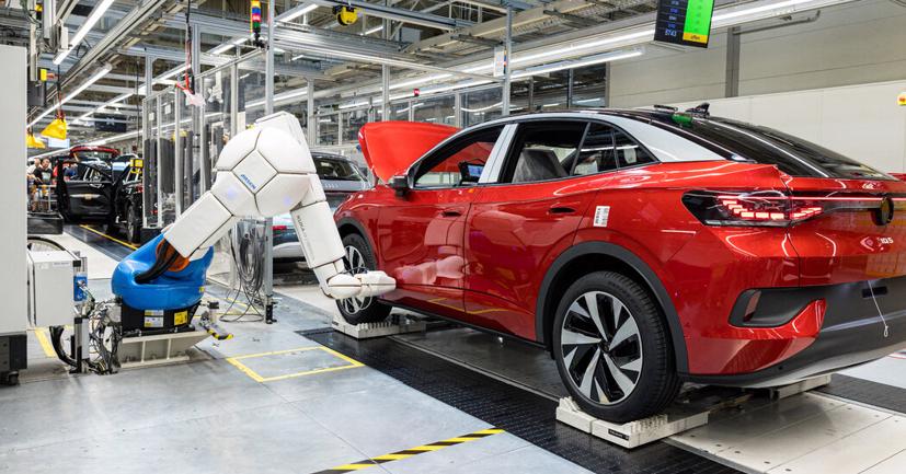 Lần đầu tiên trong lịch sử 87 năm, Volkswagen có thể đóng cửa các nhà máy - Ảnh 2