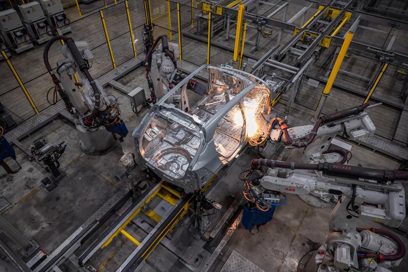 VinFast c&#244;ng bố tỷ lệ nội địa ho&#225; xe điện đ&#227; đạt 60%, mục ti&#234;u đạt 84% năm 2026 - Ảnh 2