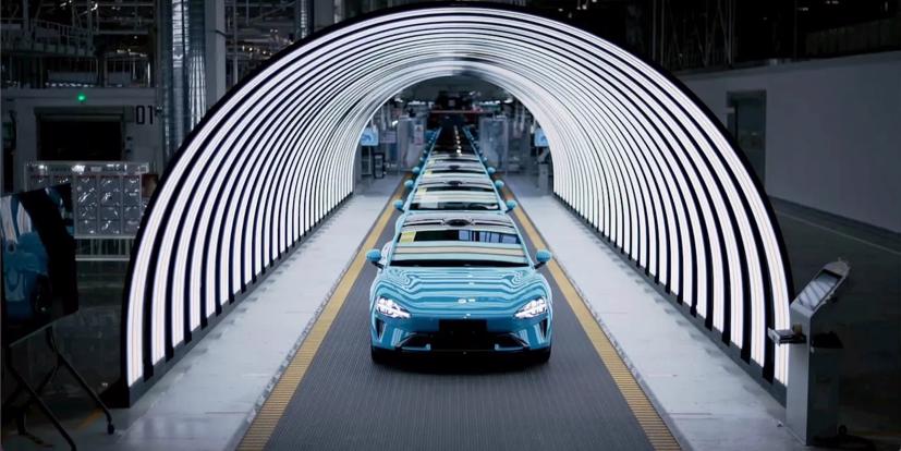 Tay ngang l&#224;m &#244; t&#244;, “ngựa &#244;” Xiaomi chỉ mất 9 th&#225;ng đạt doanh số g&#226;y bất ngờ - Ảnh 1