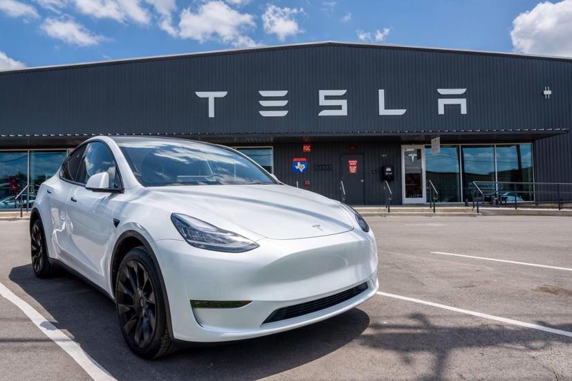 Doanh số bán hàng của Tesla lần đầu tiên “tuột dốc” khi đối thủ cạnh tranh đang lên - Ảnh 2