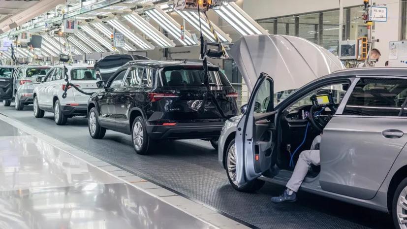 Ô tô Skoda Kodiaq trên dây chuyền sản xuất tại nhà máy Volkswagen AG ở Bratislava, Slovakia.