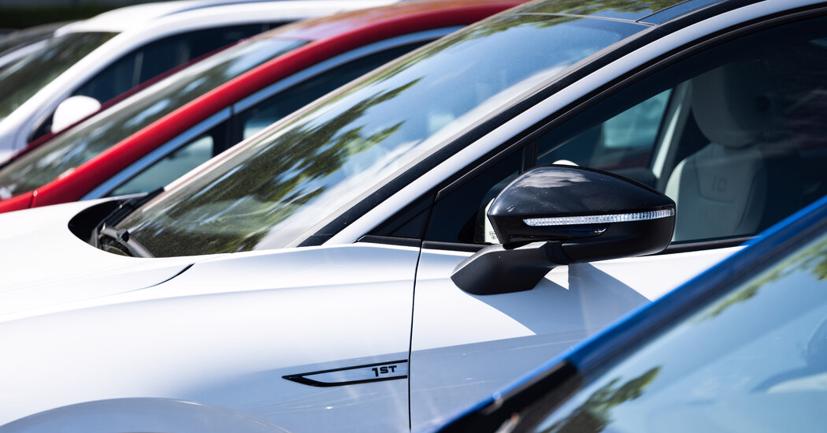 Mỹ xo&#225; bỏ hỗ trợ t&#237;n dụng thuế xe điện, nhiều &#244;ng lớn lao đao - Ảnh 1