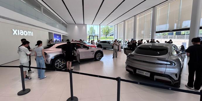 Giao h&#224;ng chậm, Xiaomi đứng trước nguy cơ bị đối thủ “cướp kh&#225;ch” - Ảnh 1