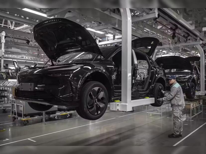 Thị trường “Detroit ch&#226;u &#193;” vật lộn trước sự khủng hoảng của xe điện Trung Quốc - Ảnh 2