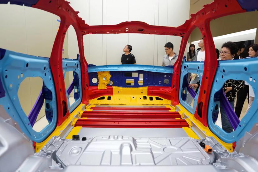 V&#236; sao Apple thất bại c&#242;n Xiaomi lại th&#224;nh c&#244;ng với sản xuất &#244; t&#244;? - Ảnh 4