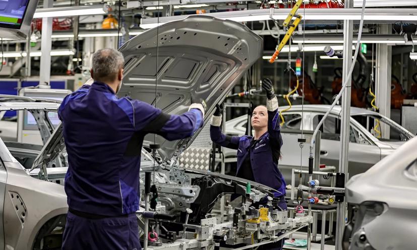 Các nhà sản xuất ô tô Đức có thể thiệt hại 10 tỷ euro dòng tiền do thuế quan của Mỹ - Ảnh 2