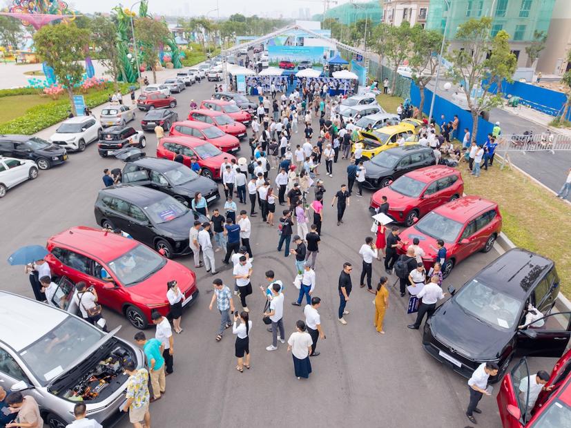 Dàn xe Limo Green đầu tiên được bàn giao,