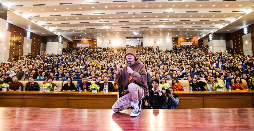 Chuỗi sự kiện có sự đồng hành của các nghệ sỹ.