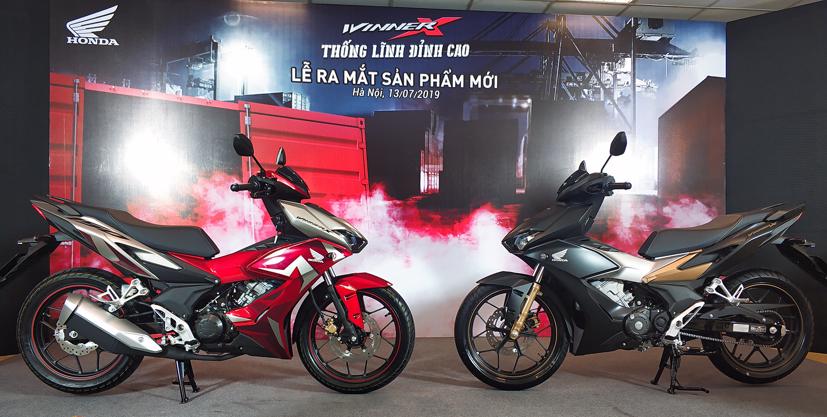 Honda Winner X được bổ sung thêm hai phiên bản màu mới tại Việt Nam vào năm ngoái. Công ty Honda Việt Nam cho biết sẽ tạm dừng hoạt động sản xuất ô tô và xe máy tại Việt Nam từ ngày 1/4/2020 tới ngày 15/4/2020.