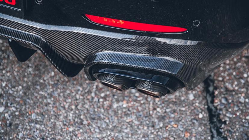 Brabus tân trang nhiều thành phần, trong đó có ống xả thép. Ảnh: Top Gear.