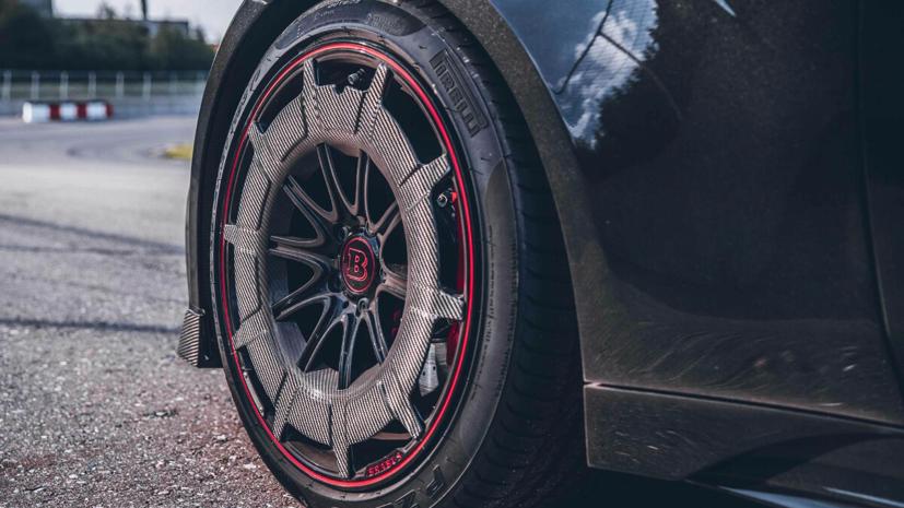 Mâm và bộ lốp ấn tượng của Rocket 900. Ảnh: Top Gear.