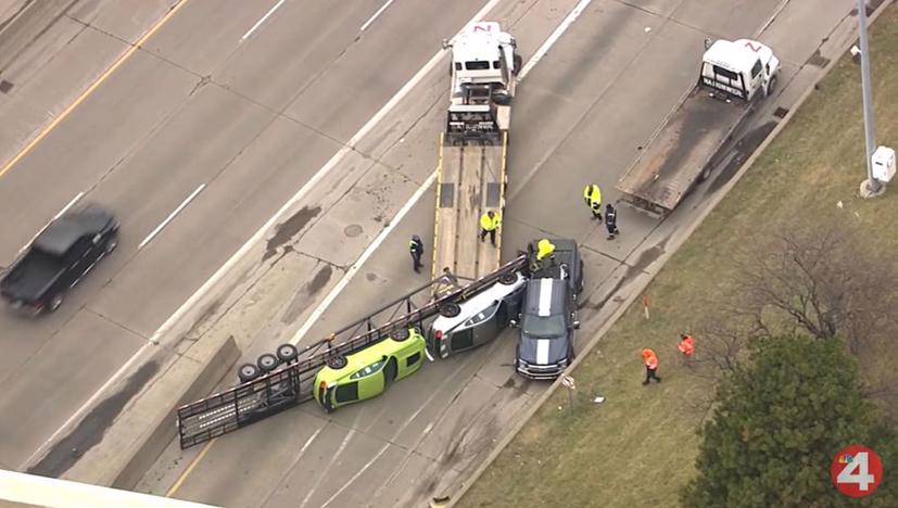 Mustang GT500 lật nghiêng sau tai nạn.