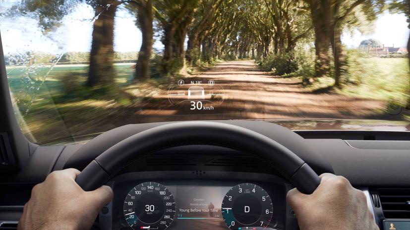 Vô lăng trên Discovery 2021 cũng được làm mới.