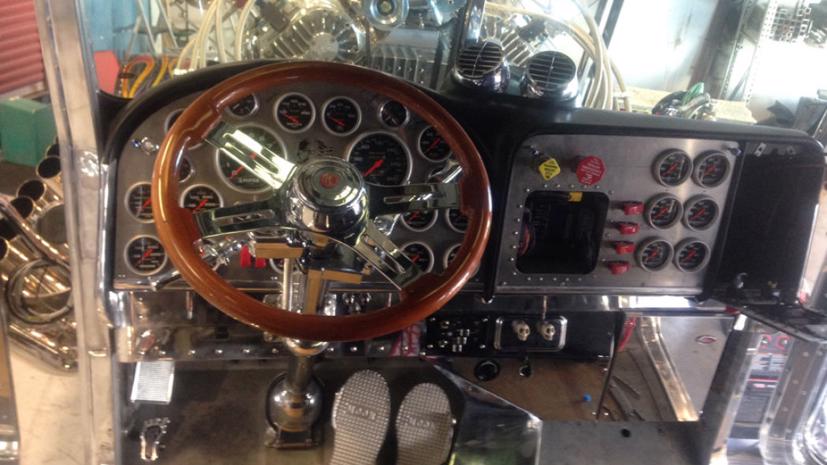 Bên trong cabin của Thor24 có đầy đủ các tính năng như xe đầu kéo tiêu chuẩn.