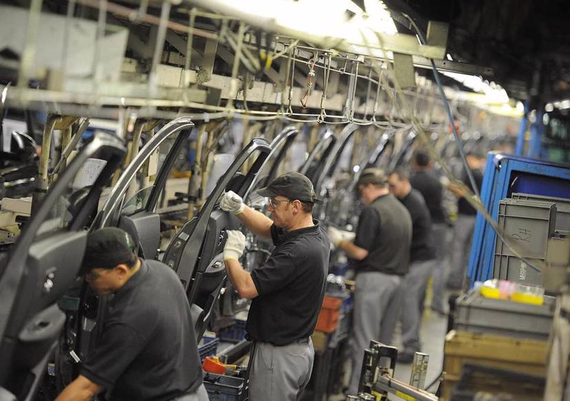 Công nhân làm việc trong nhà máy sản xuất xe của Nissan ở Sunderland, Anh - Ảnh: Independent.