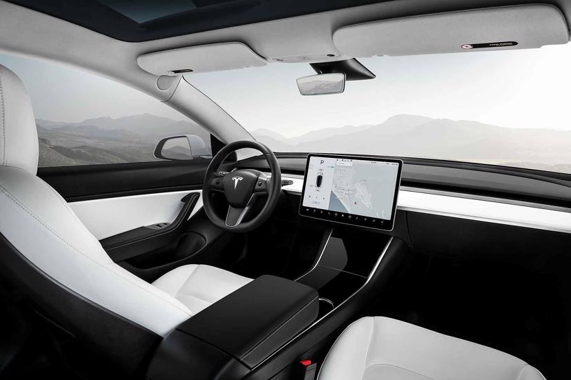 Nội thất một chiếc Model 3 của Tesla - Ảnh: Tesla.