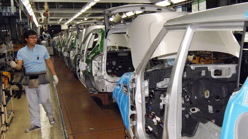 Bên trong một nhà máy ô tô của Hyundai ở Hàn Quốc - Ảnh: Reuters/Nikkei.