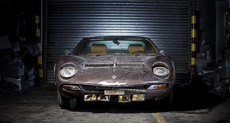 Ch&#249;m ảnh: Bị bỏ rơi, loạt xe Lamborghini đắt đỏ h&#243;a sắt vụn - Ảnh 11