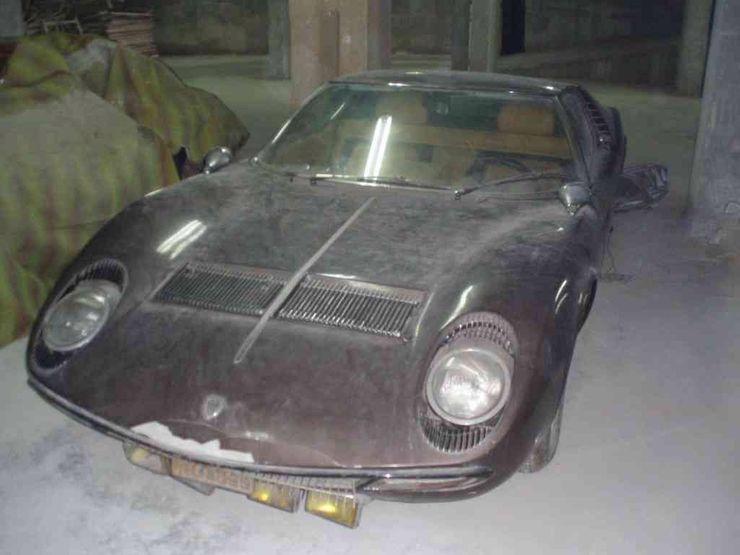 Ch&#249;m ảnh: Bị bỏ rơi, loạt xe Lamborghini đắt đỏ h&#243;a sắt vụn - Ảnh 3