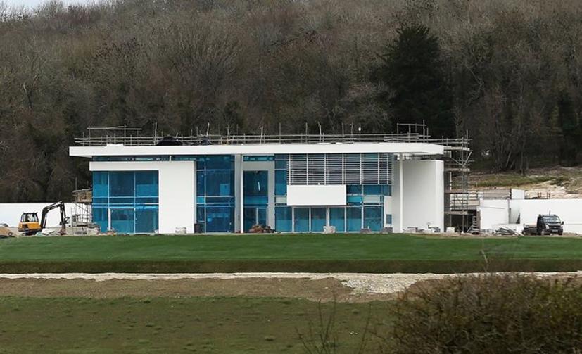 Khám phá bộ sưu tập ô tô đắt giá của “Mr. Bean” - Ảnh 16