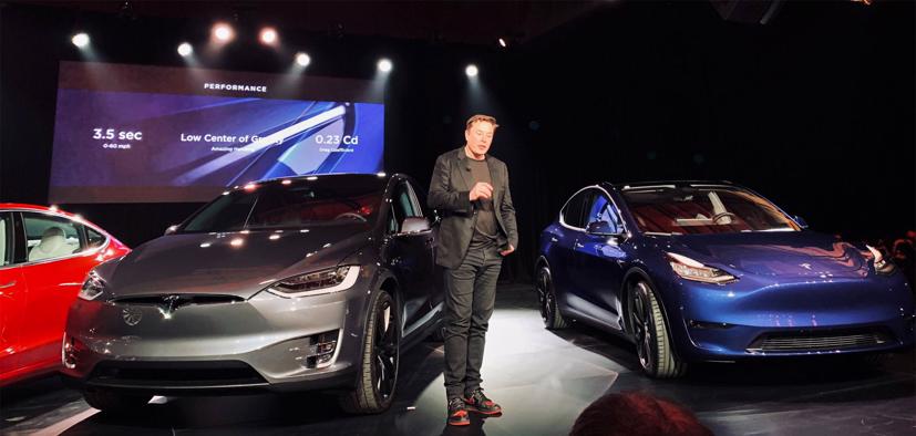 Hiện tại, xe điện vẫn là sản phẩm chủ lực của Tesla.