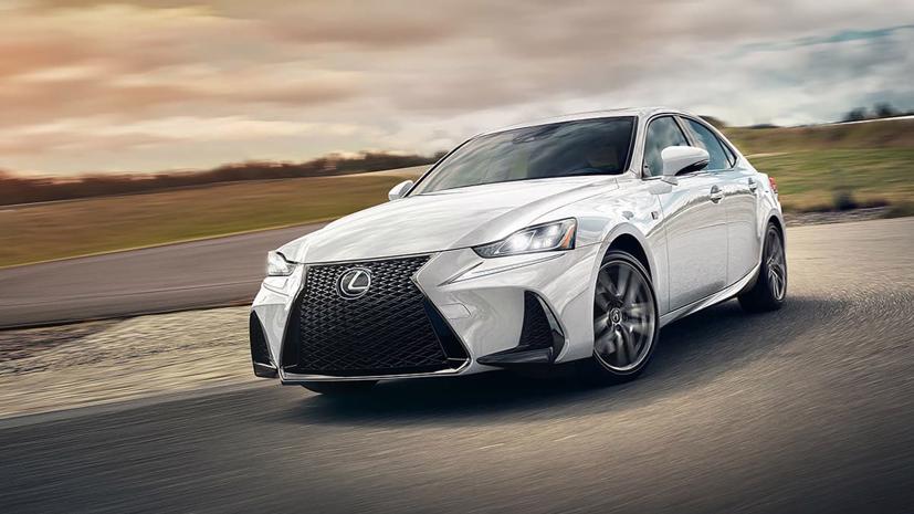 Lexus IS 2020.