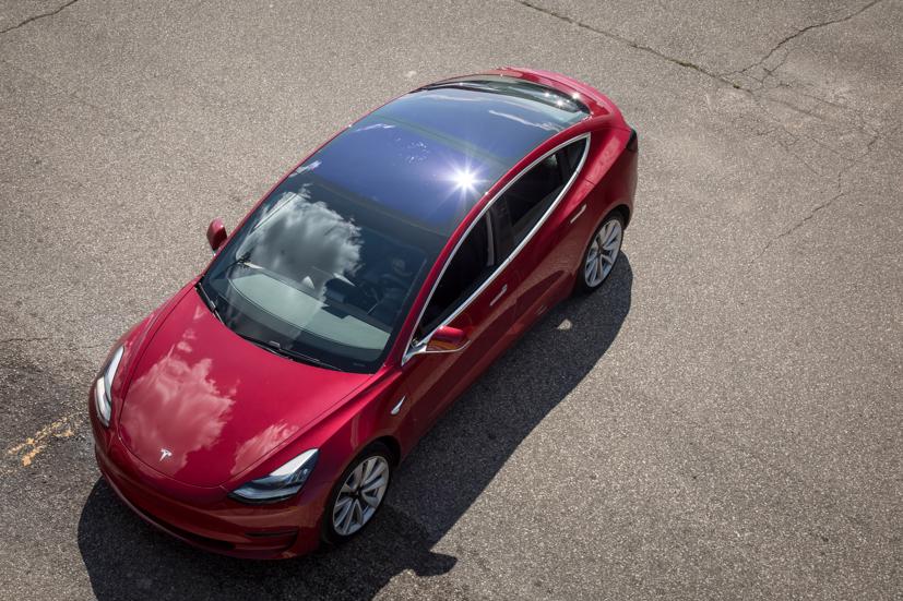 Những khả năng “si&#234;u đỉnh” của Tesla Model 3 c&#243; thể bạn chưa biết - Ảnh 2
