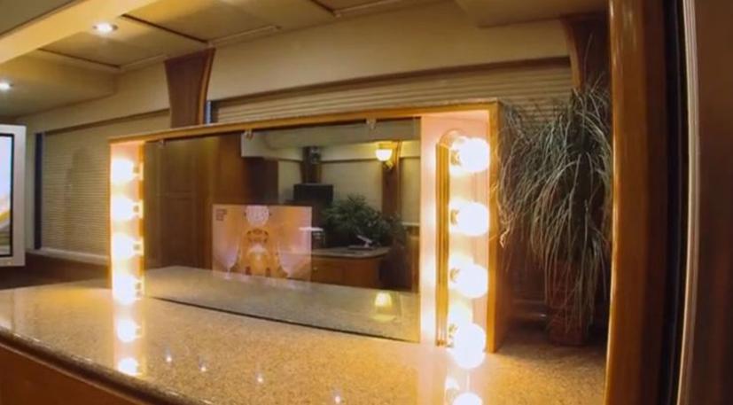 Cận cảnh &quot;nh&#224; di động&quot; 2,5 triệu USD của minh tinh Will Smith - Ảnh 10