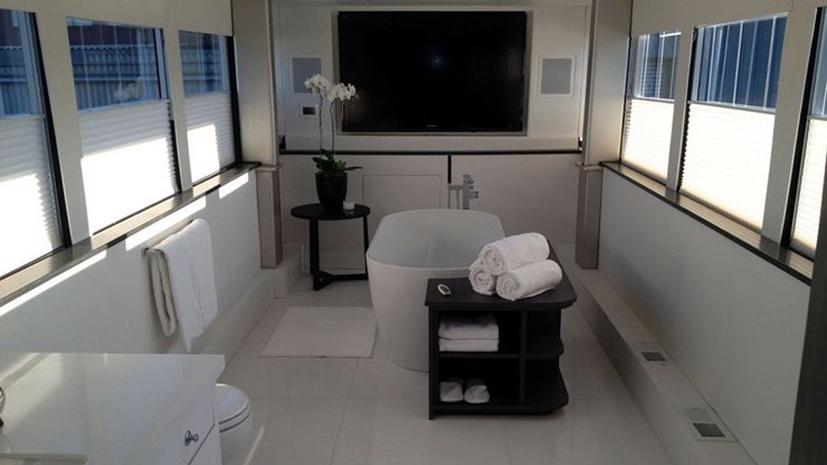 Cận cảnh &quot;nh&#224; di động&quot; 2,5 triệu USD của minh tinh Will Smith - Ảnh 12