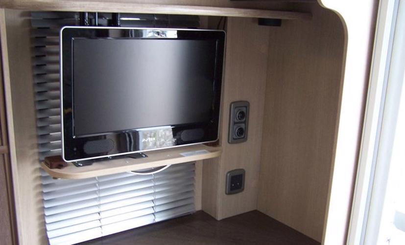 Cận cảnh &quot;nh&#224; di động&quot; 2,5 triệu USD của minh tinh Will Smith - Ảnh 3