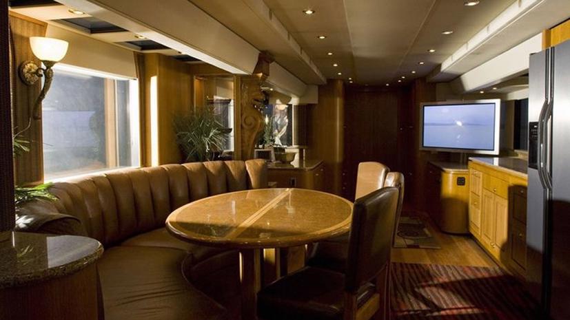 Cận cảnh &quot;nh&#224; di động&quot; 2,5 triệu USD của minh tinh Will Smith - Ảnh 5