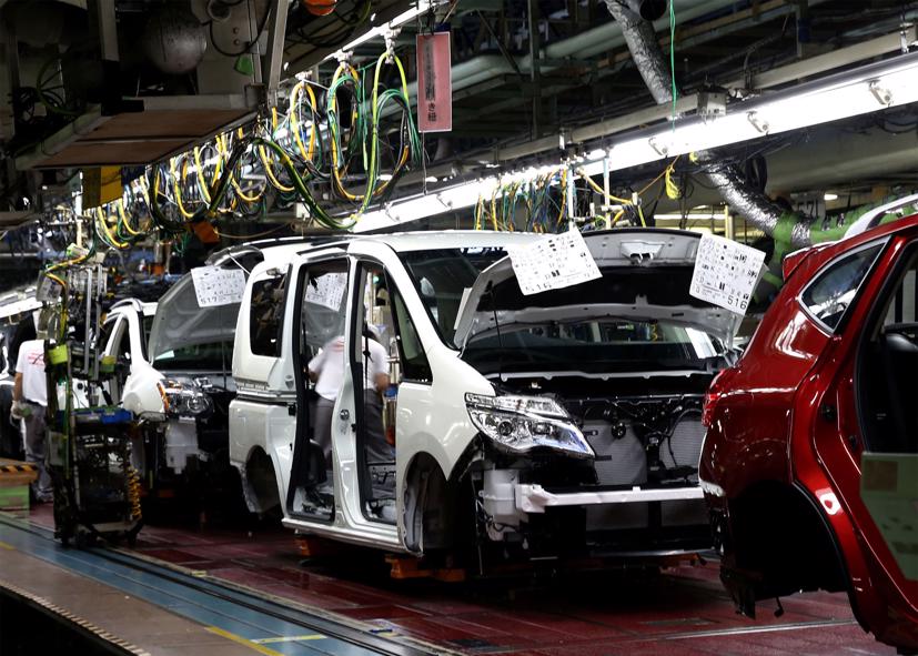 Sản xuất ô tô trong một nhà máy của Nissan ở Nhật - Ảnh: Japan Times.