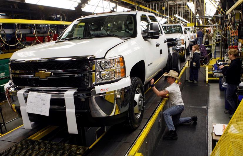 Bên trong một nhà máy của hãng GM ở Michigan, Mỹ - Ảnh: Reuters.