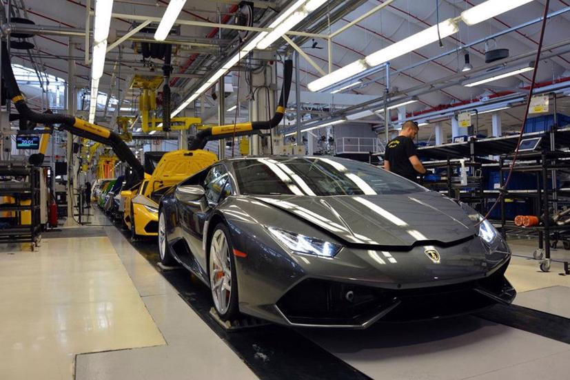 Dây chuyền lắp ráp siêu xe trong nhà máy Lamborghini ở Italy.